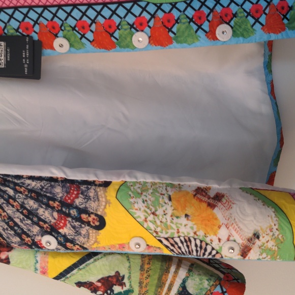 Bright jacket with feature buttons - Picture 5 of 5